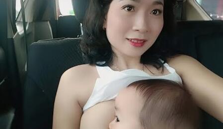 母乳喂养的婴儿